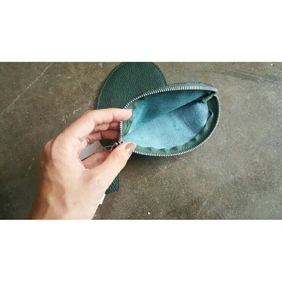 NWT Italian Leather Heart Shaped Hunter Green Zippered Pouch - Picture 9 of 13